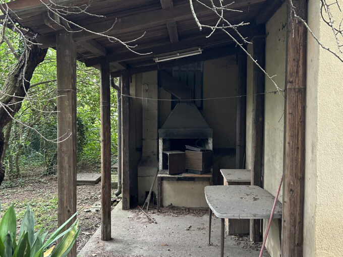 CASA SINGOLA DA ABBATTERE LOTTO TERRENO DI Mq. 854